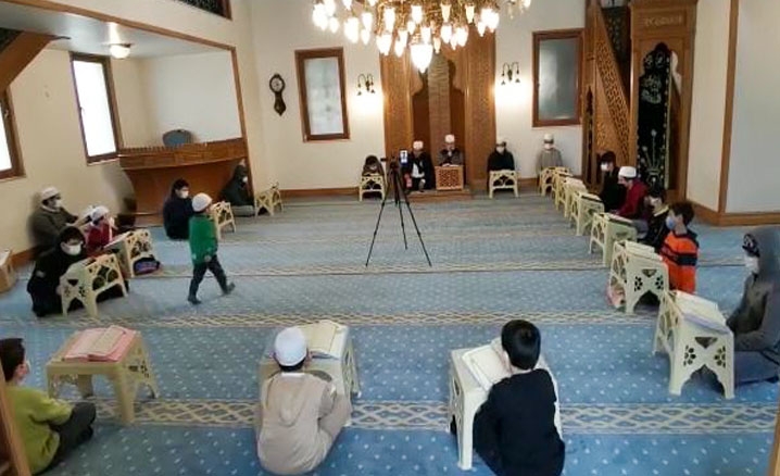Üsküdar'da gençler, Ramazan mukabelesinde buluştu