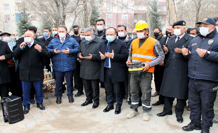 Deprem sonrası yıkılan Beyzade Efendi Camii yeniden inşa edilecek