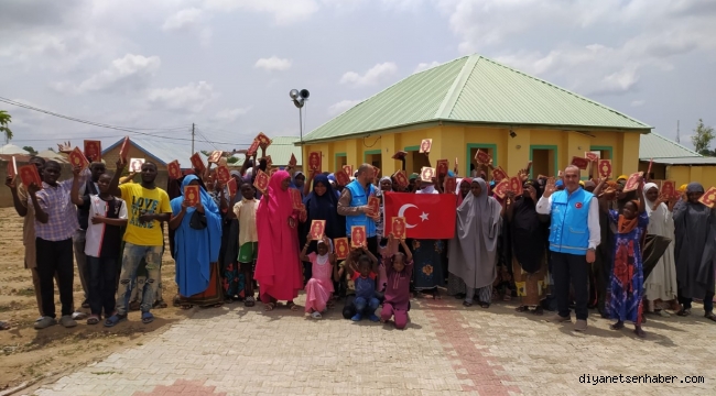 TDV Nijerya'da 1150 Kur'an-ı Kerim dağıttı