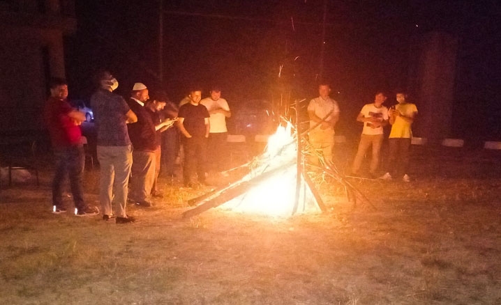 Kula Diyanet gençlik kampında kamp ateşi yandı