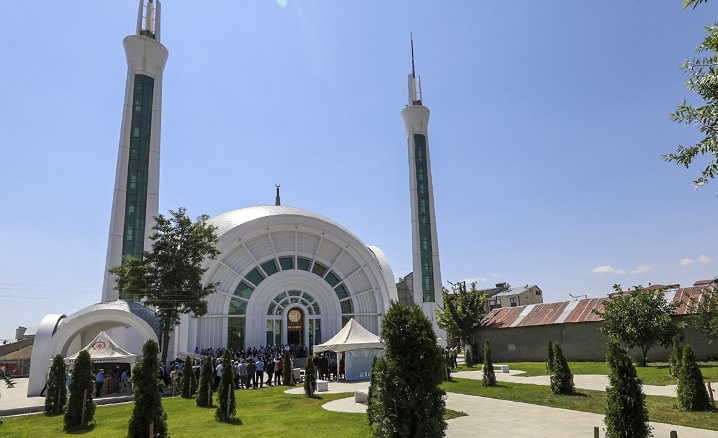 Eleşkirt'te İbrahim Halil Kaya Camii ve Kültür Merkezi dualarla açıldı