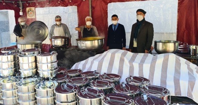 Alış Camii'nde geleneksel yemek ikramı başladı