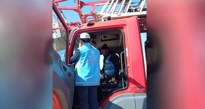Depremin merkez üssü Pazarcık'ta itfaiye aracından ezan okunuyor
