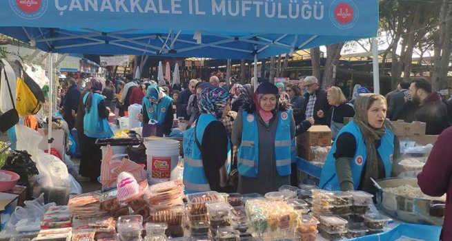 Depremzedeler için hayır kermesi düzenlendi