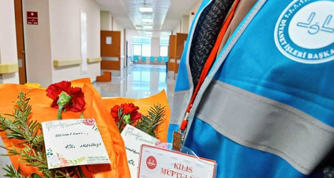 Din görevlileri hastanelerde tedavi gören depremzedeleri unutmuyor