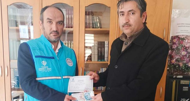 Din görevlisi Akman, maaşını depremzedelere bağışladı