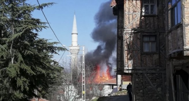 Dodurga Kuyucak Köyü Camii'nde yangın çıktı