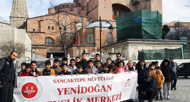 Gençler İstanbul'u gezdi