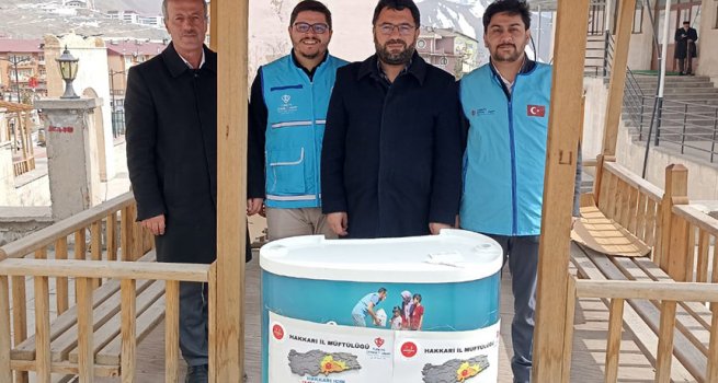 Hakkari'den deprem bölgesine yardımlar sürüyor