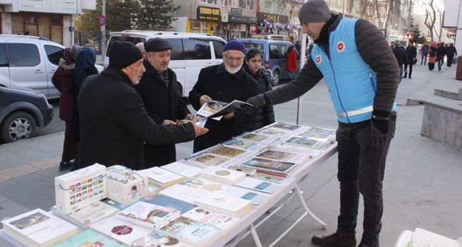 Kars'ta Diyanet yayınlarının tanıtımı devam ediyor