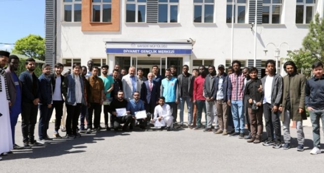 Kayseri'de Diyanet Burslarıyla eğitim gören öğrenciler mezun oldu