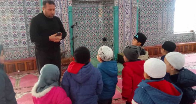 Laçin'de miniklerden camiye ziyaret