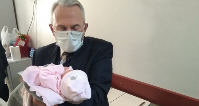 Müftü Şahin, depremzede ailenin yeni doğan bebeğine isim koydu