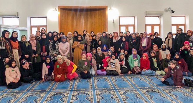Yomra'da kız öğrenciler camide buluştu